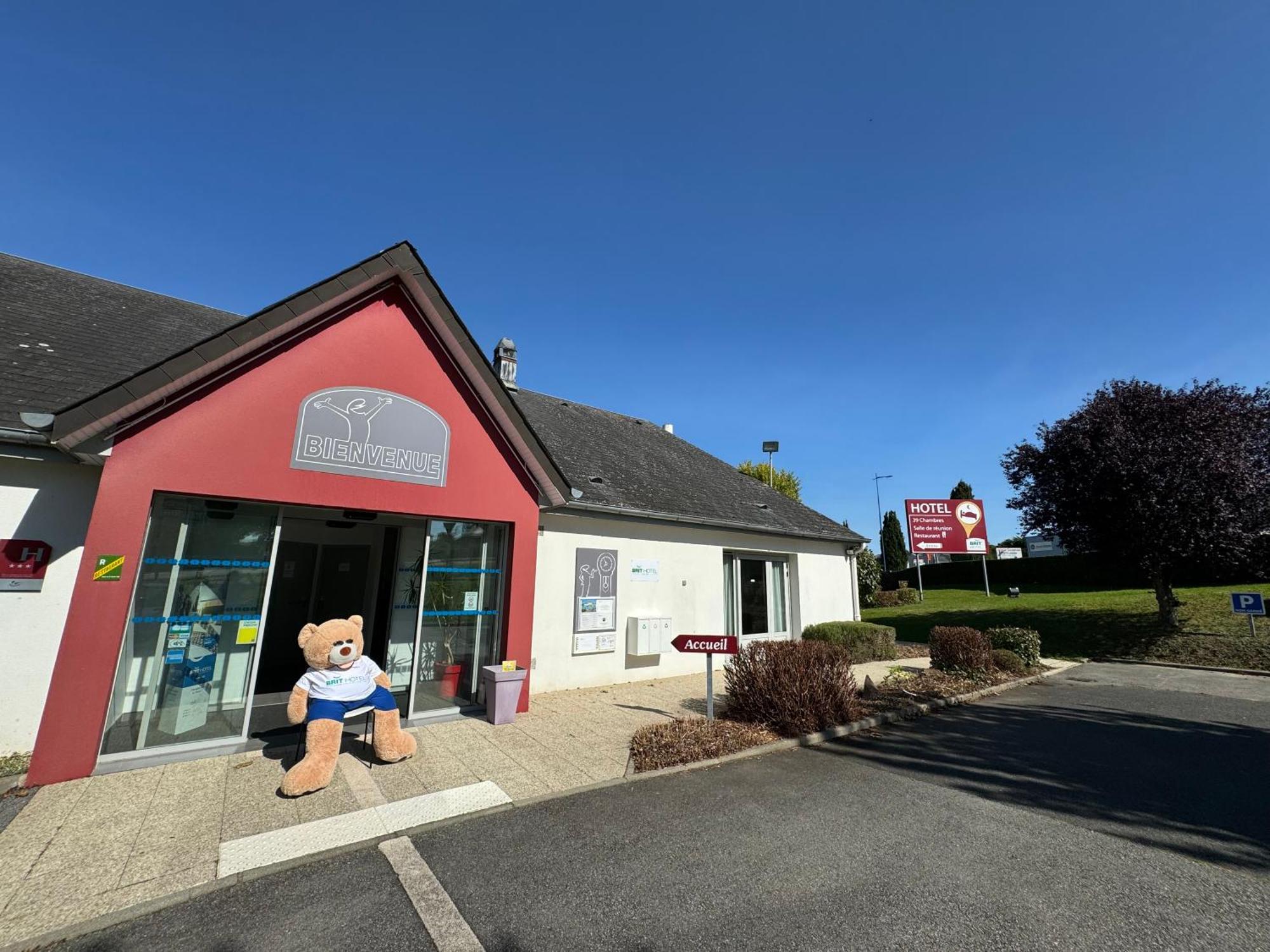 Brit Hotel Mayenne Esterno foto