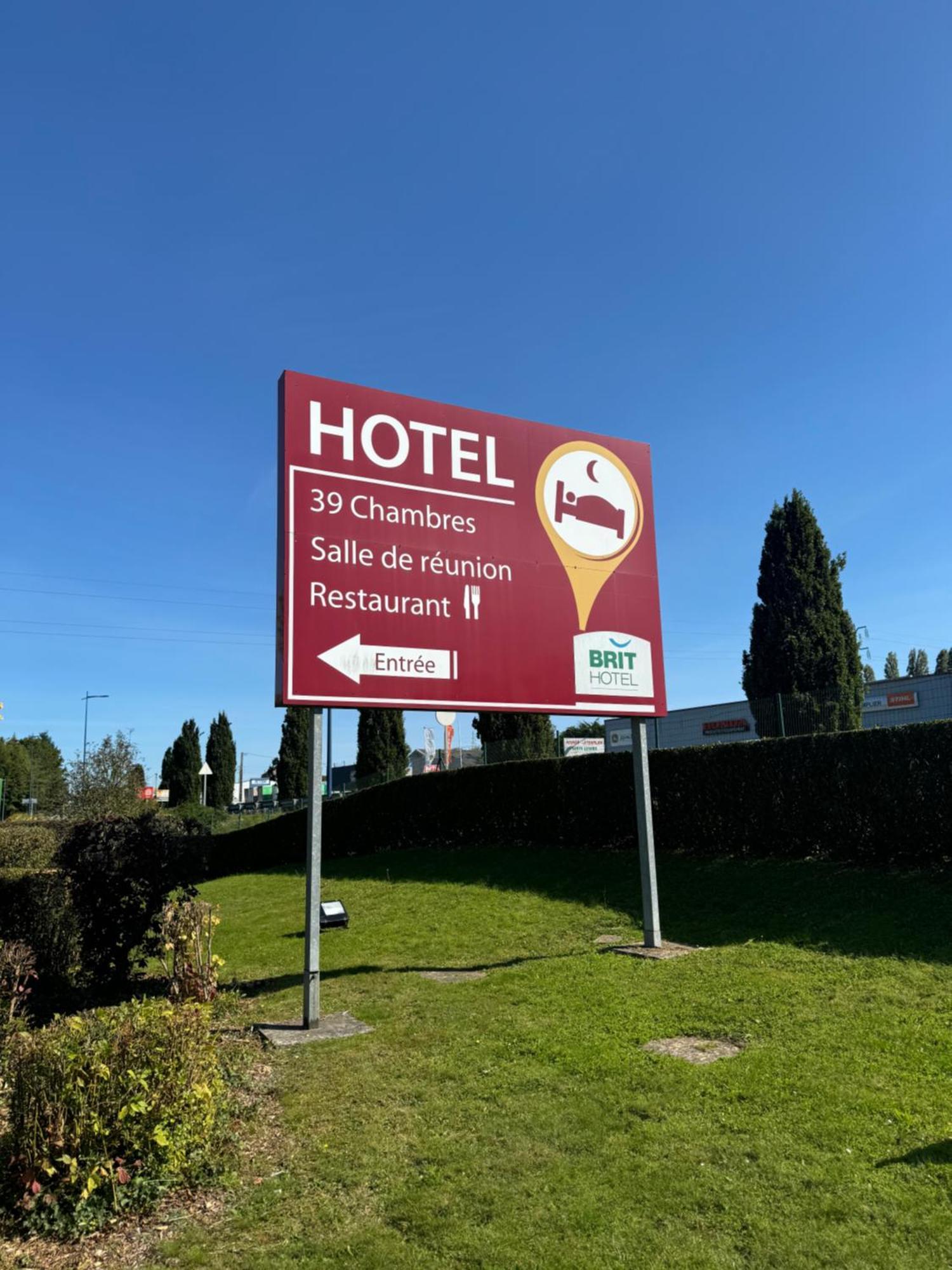 Brit Hotel Mayenne Esterno foto