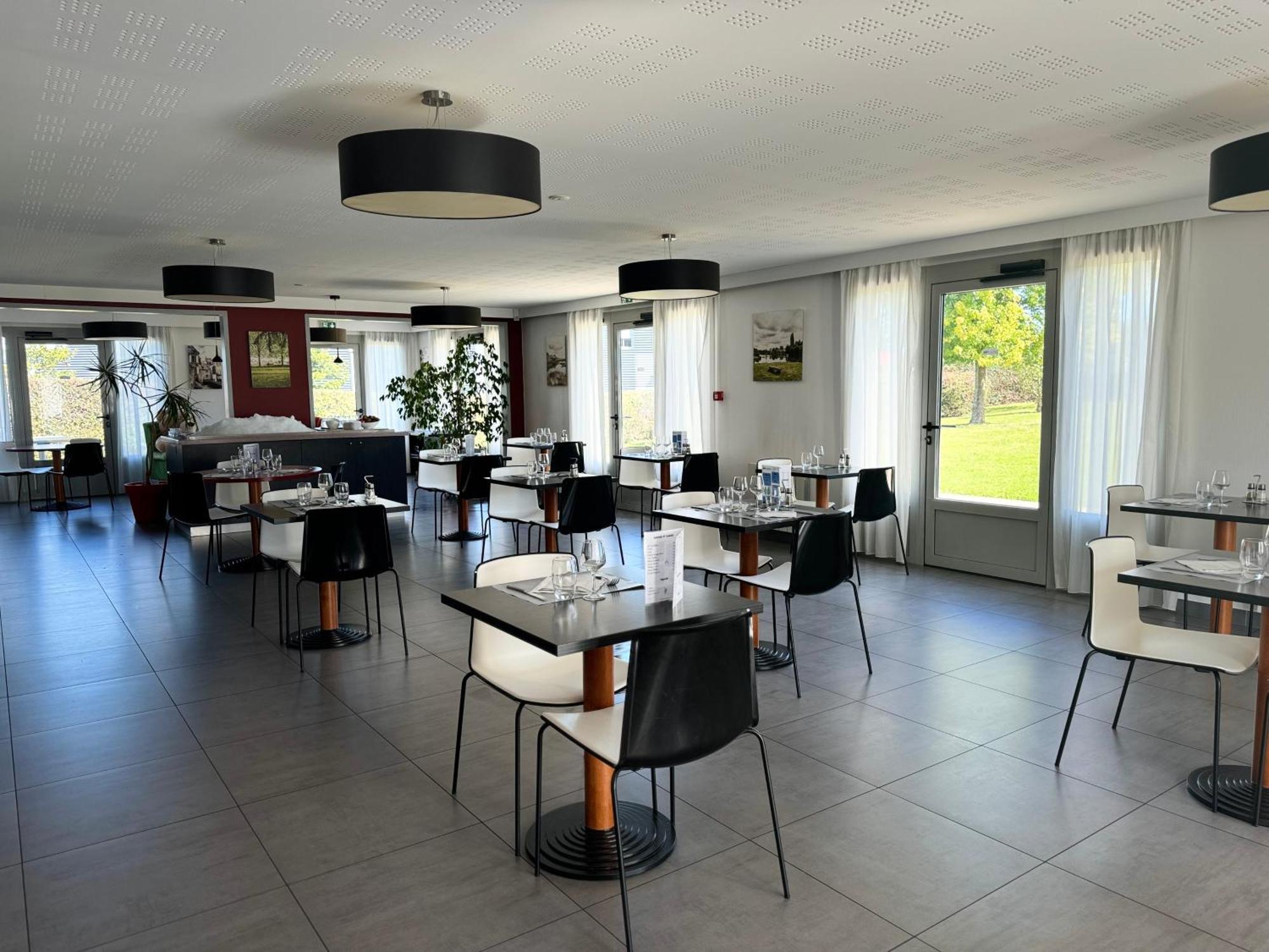 Brit Hotel Mayenne Esterno foto