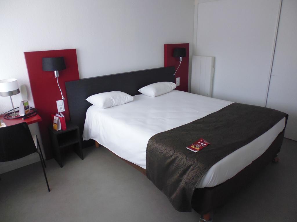 Brit Hotel Mayenne Esterno foto