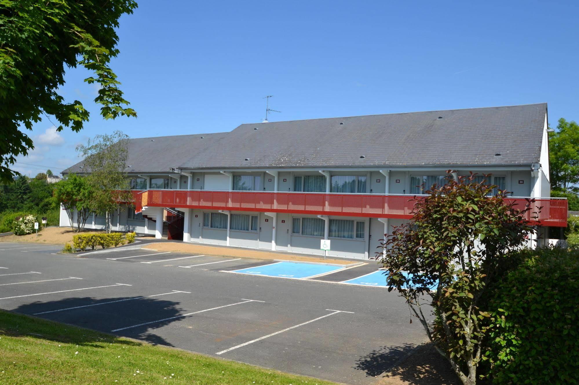 Brit Hotel Mayenne Esterno foto
