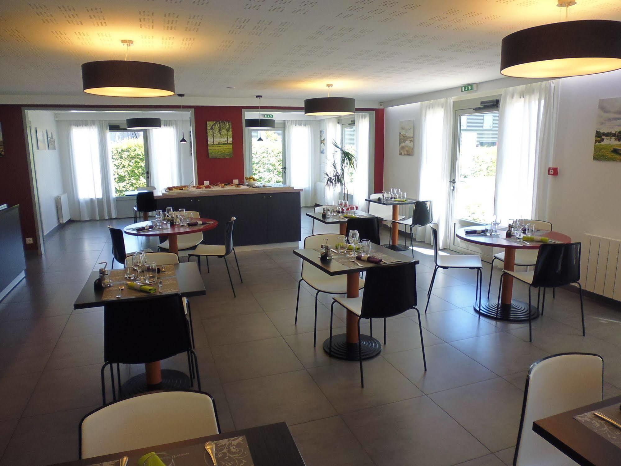 Brit Hotel Mayenne Esterno foto