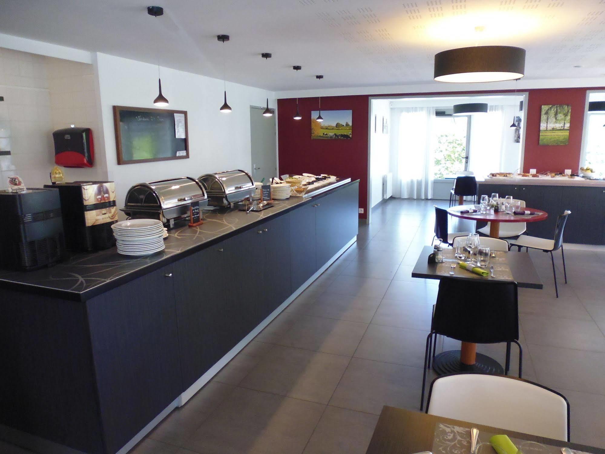 Brit Hotel Mayenne Esterno foto