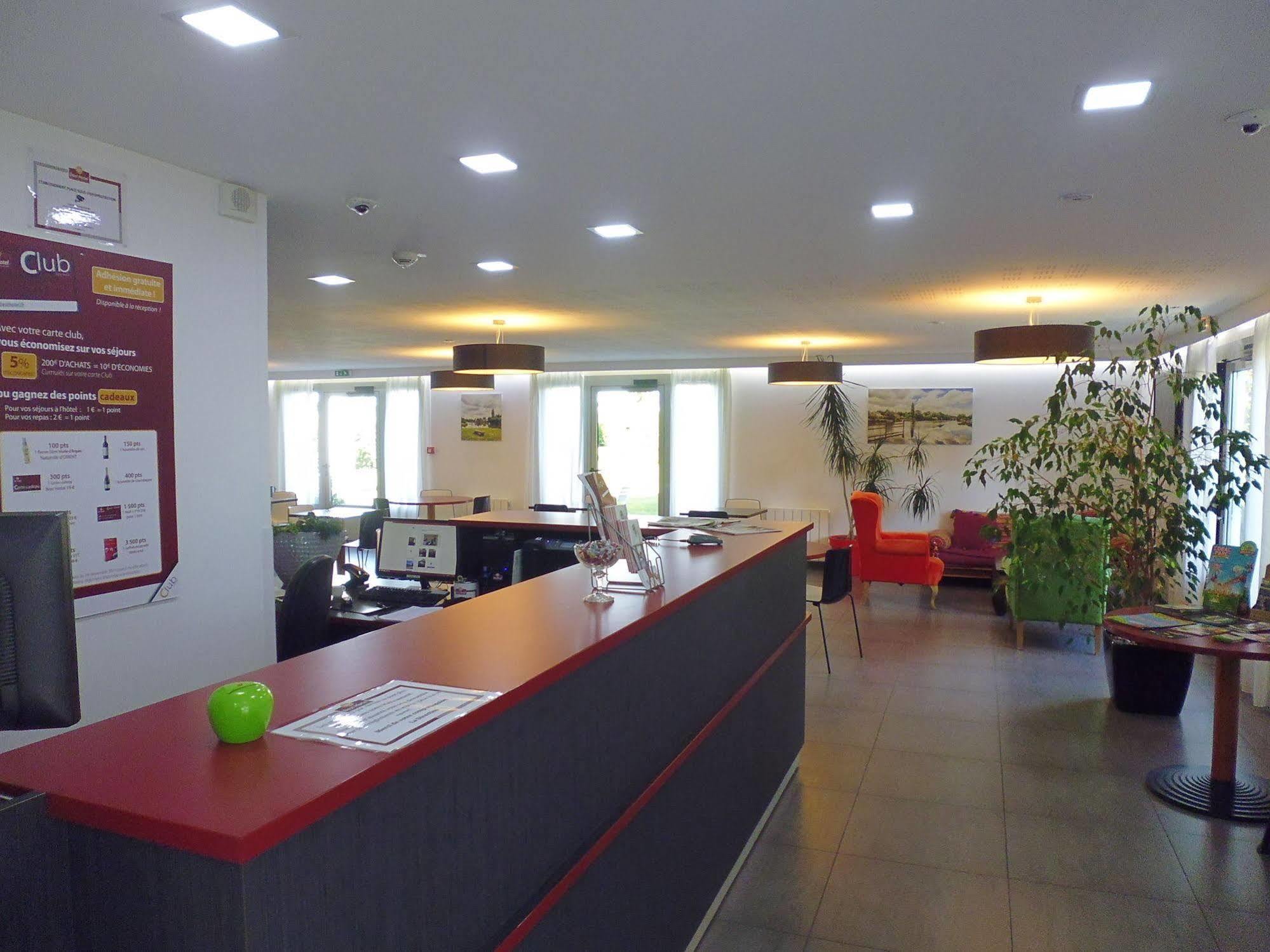 Brit Hotel Mayenne Esterno foto