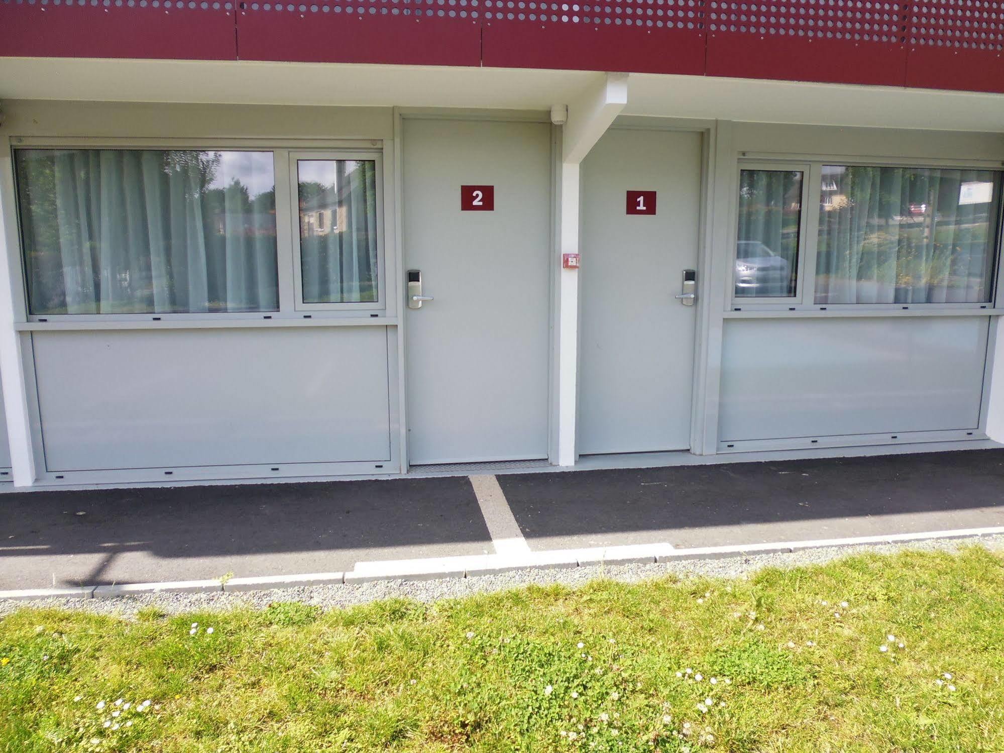 Brit Hotel Mayenne Esterno foto